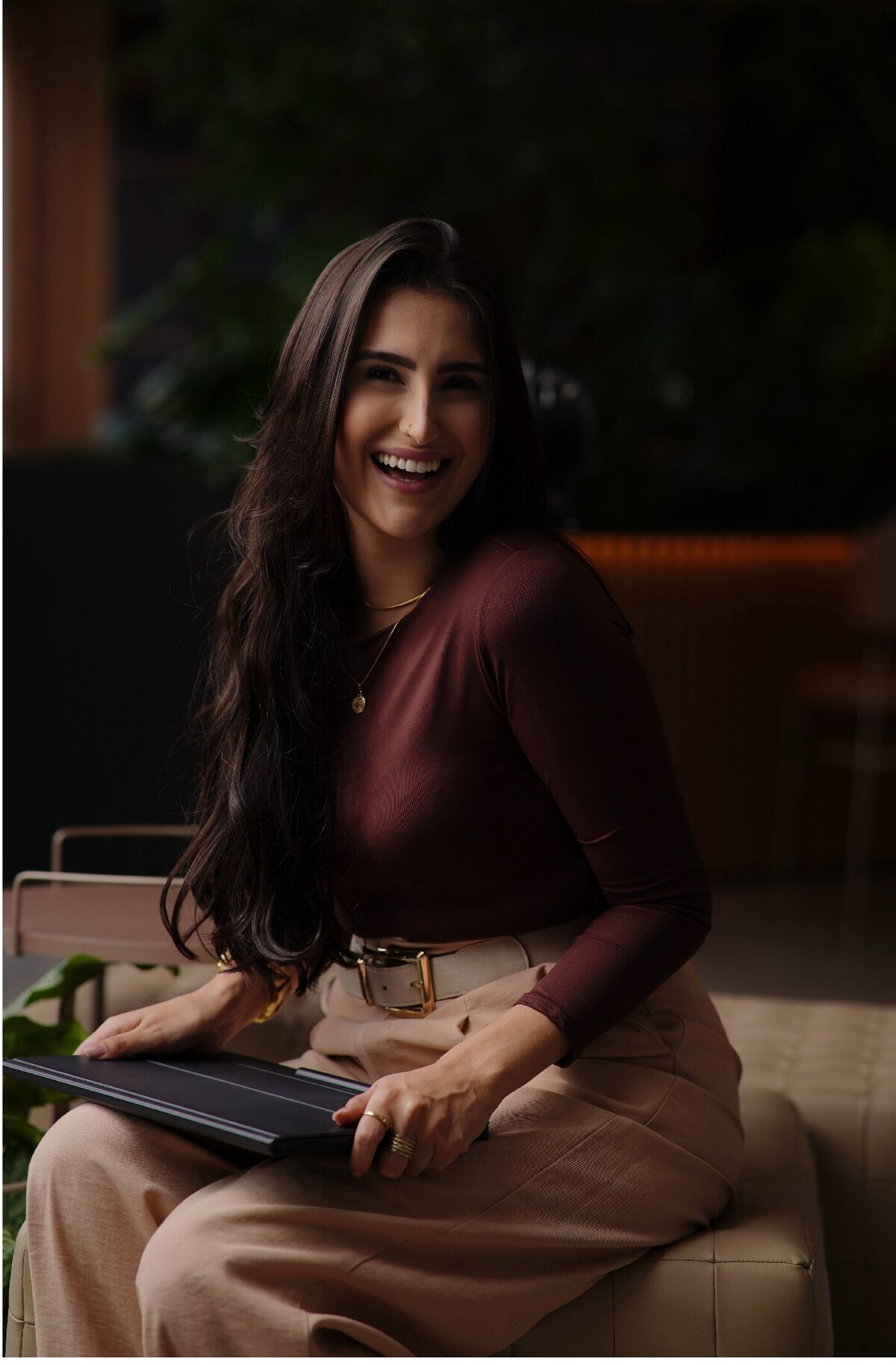 Nayara Carvalho, fundadora da Facit Soluções Financeiras, durante um atendimento